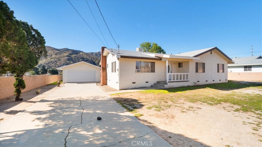 514 E Victory Avenue Property Photo 1
