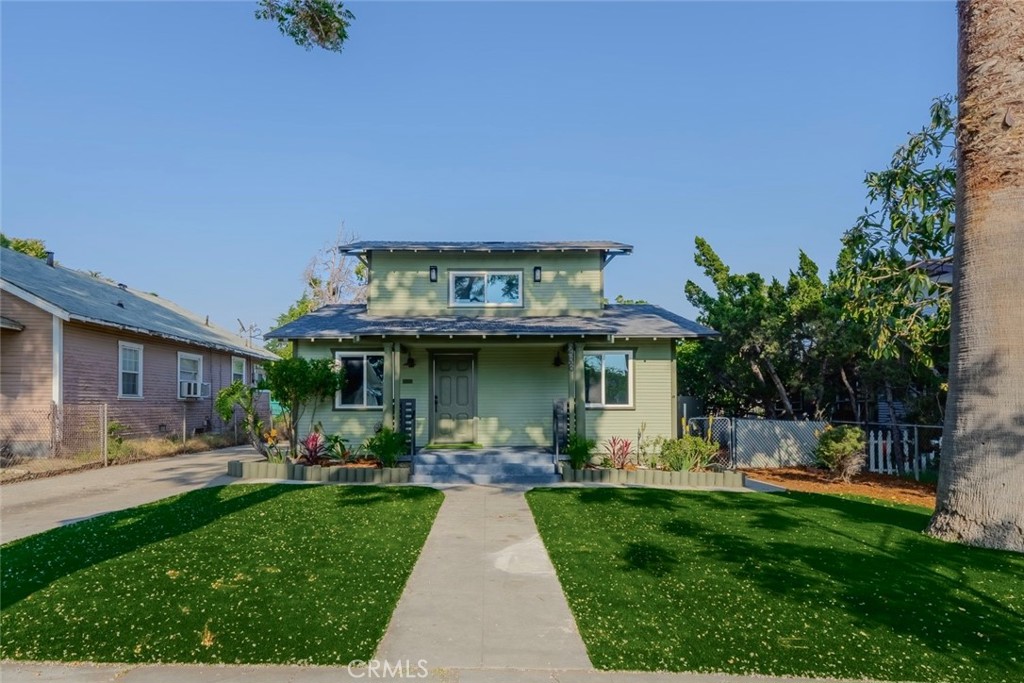 266 N 10th Avenue Property Photo 1