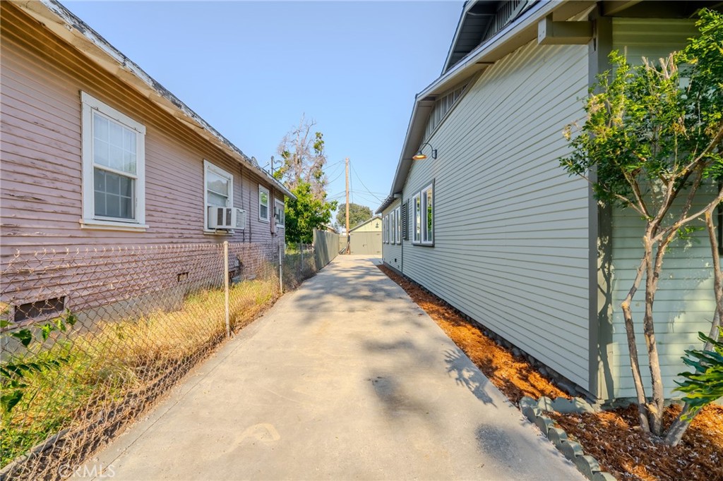 266 N 10th Avenue Property Photo 19