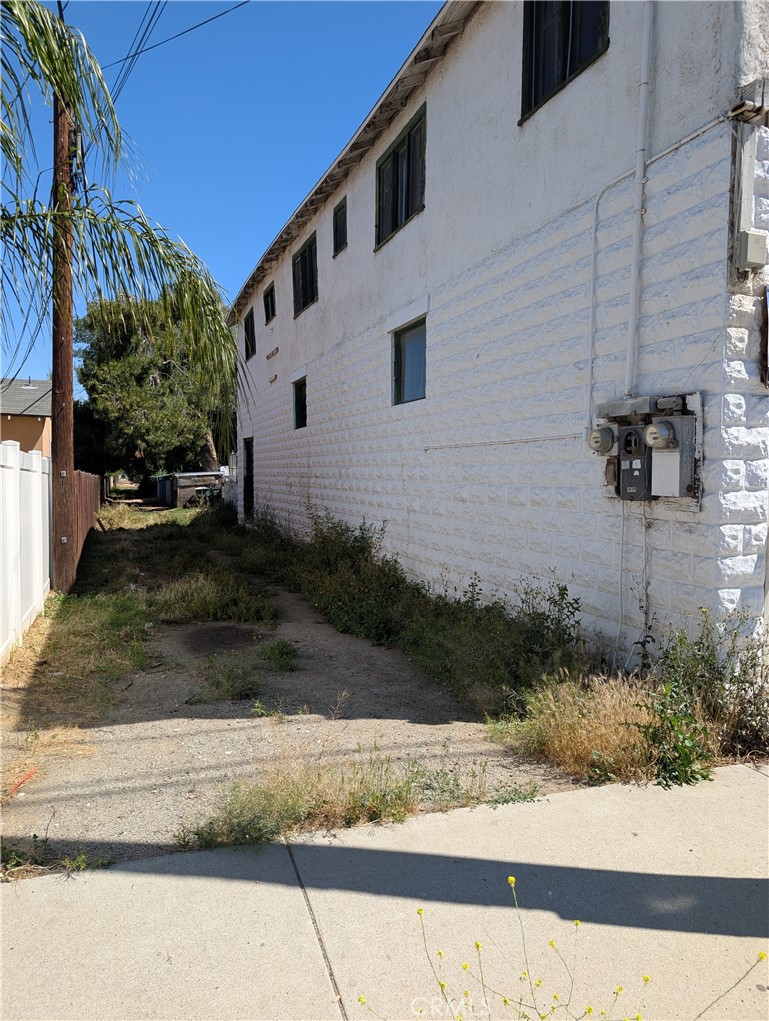 1071 Center Street Property Photo 3