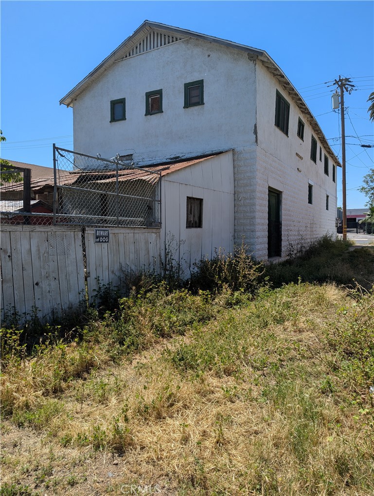 1071 Center Street Property Photo 4