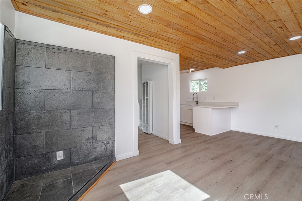 872 Hill Lane Property Photo 14