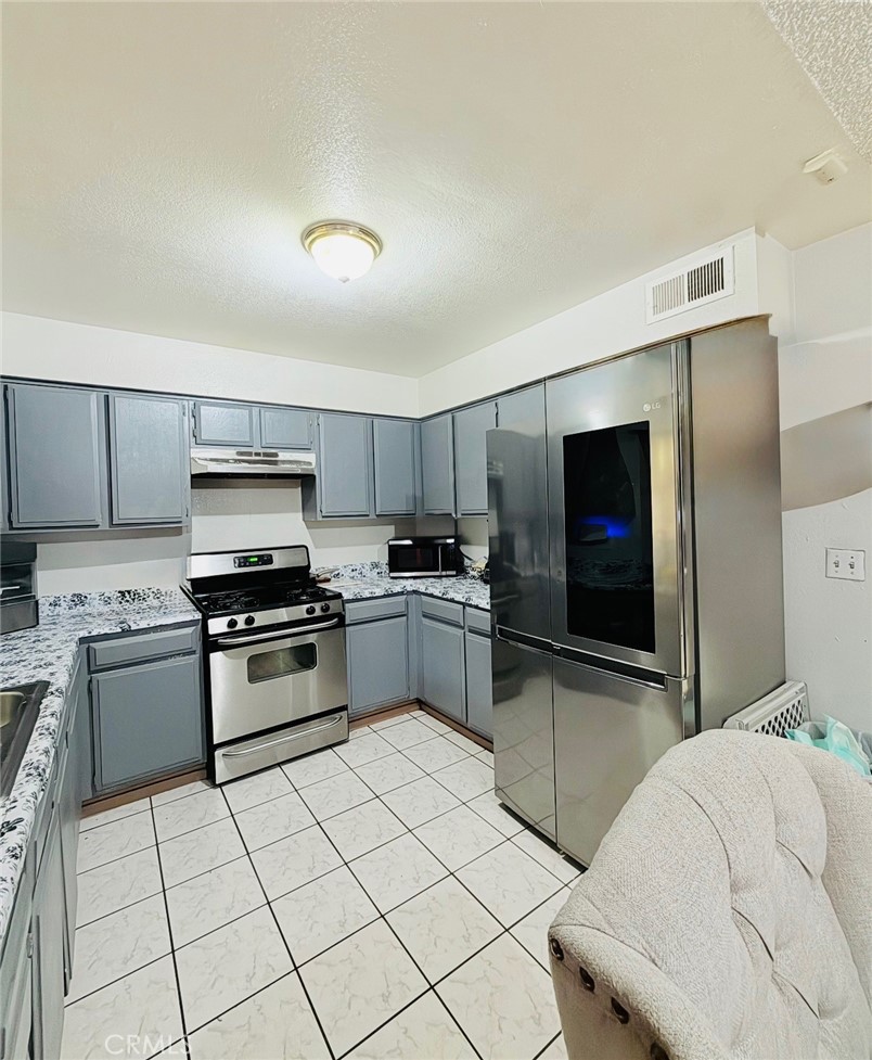 2195 E 19th Street Property Photo 5