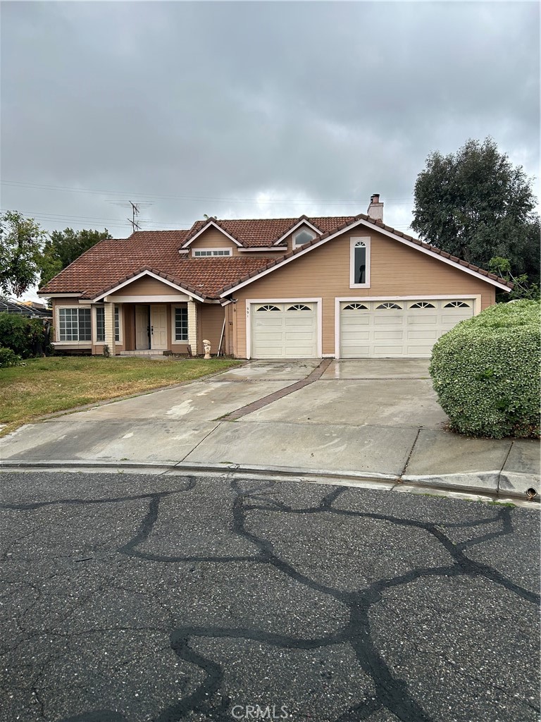 991 Latham Street Property Photo 1