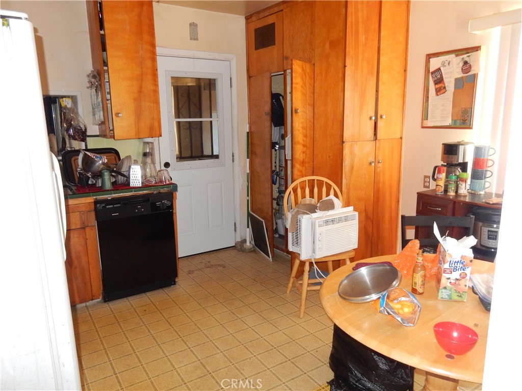 18206 Seville Avenue Property Photo 7