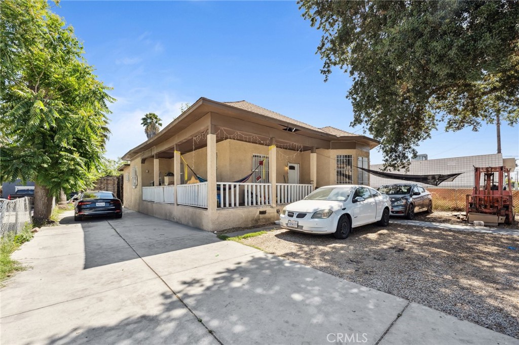 673 W 9th Street Property Photo 1