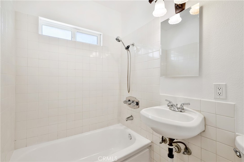 645 Hancock Property Photo 17