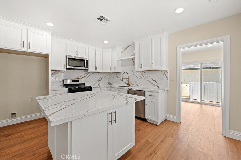2101 W 76th Street Property Photo 1