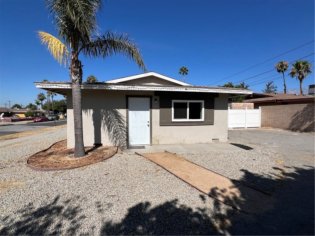 16164 Dianthus Avenue B Property Photo 1
