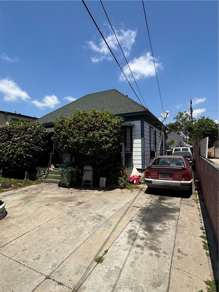 223 E 28th Street Property Photo 2