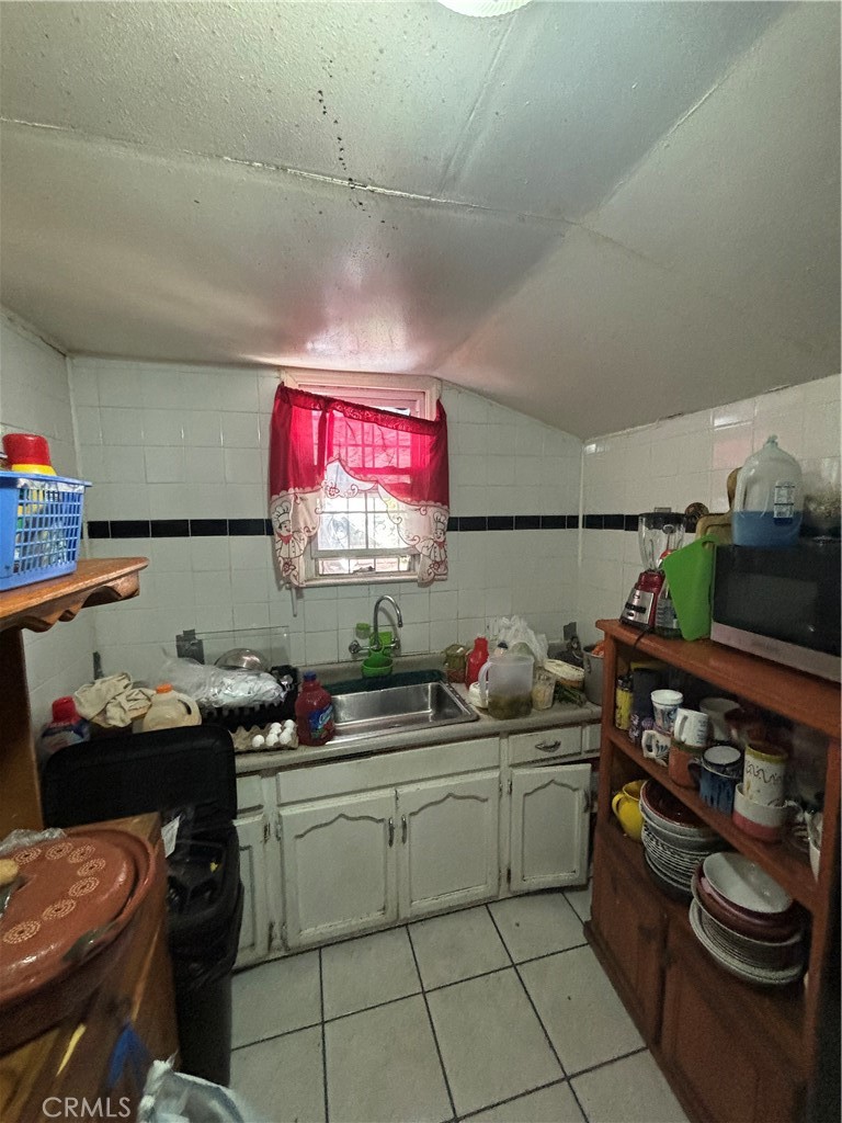 223 E 28th Street Property Photo 8