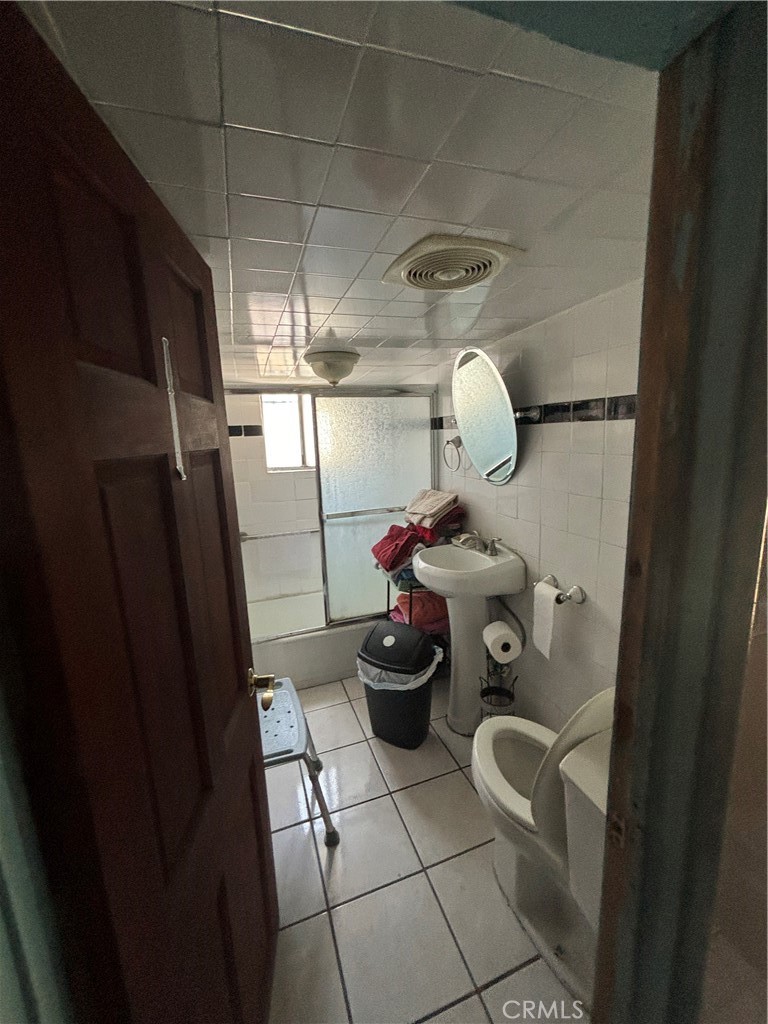 223 E 28th Street Property Photo 11