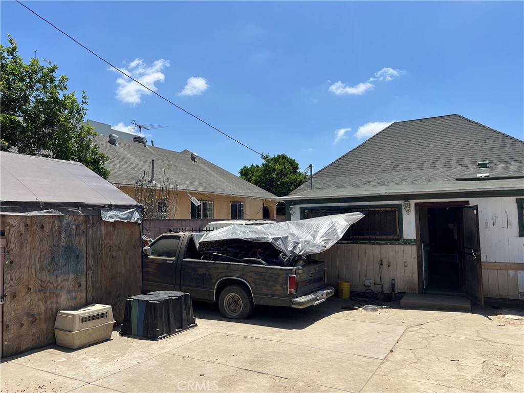 223 E 28th Street Property Photo 15