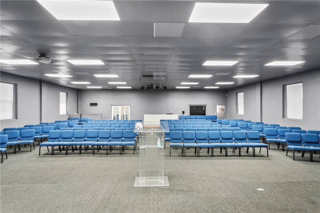 1087 W Mill Street Property Photo 3