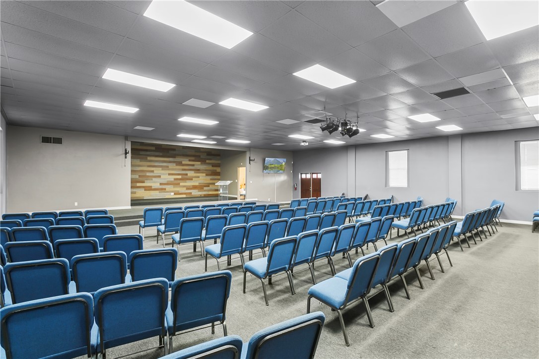 1087 W Mill Street Property Photo 5