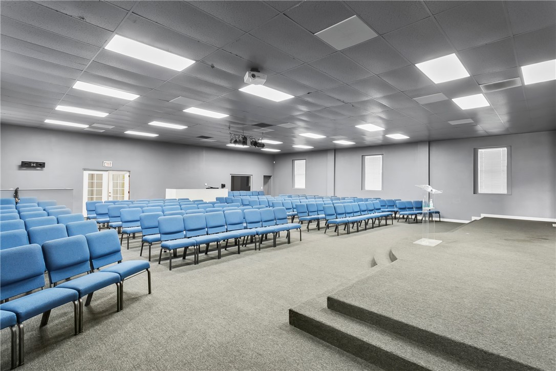 1087 W Mill Street Property Photo 6