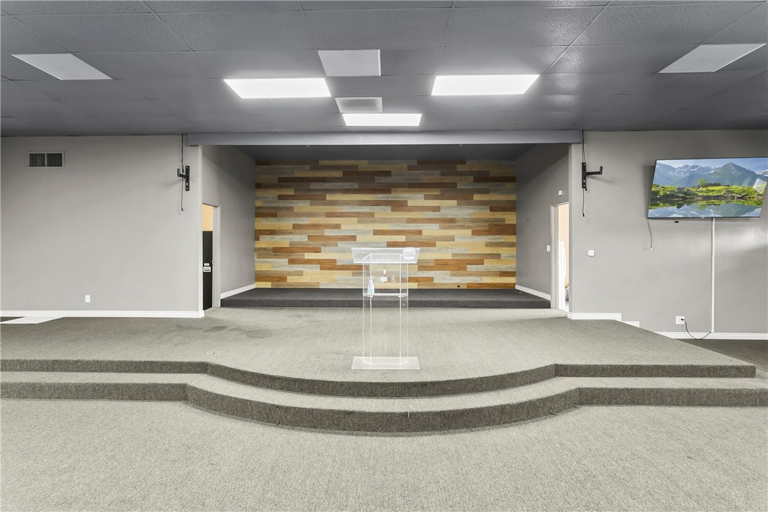 1087 W Mill Street Property Photo 7