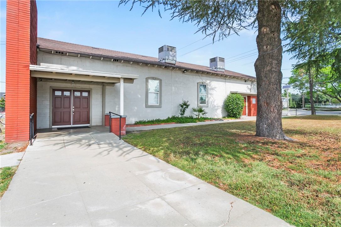 1087 W Mill Street Property Photo 8