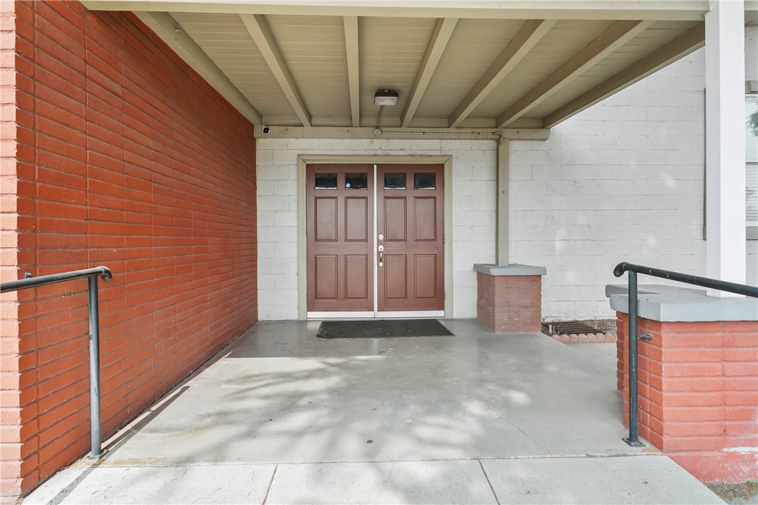 1087 W Mill Street Property Photo 9