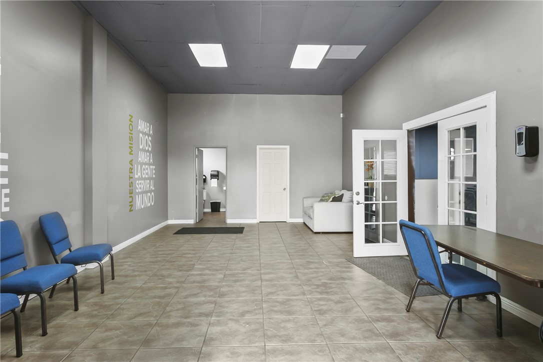 1087 W Mill Street Property Photo 10