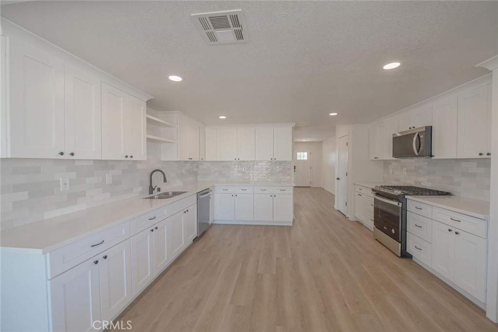 7558 Newhall Avenue Property Photo 6