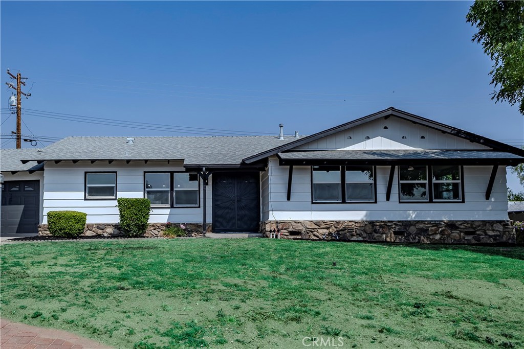 5541 Edgemont Property Photo 2
