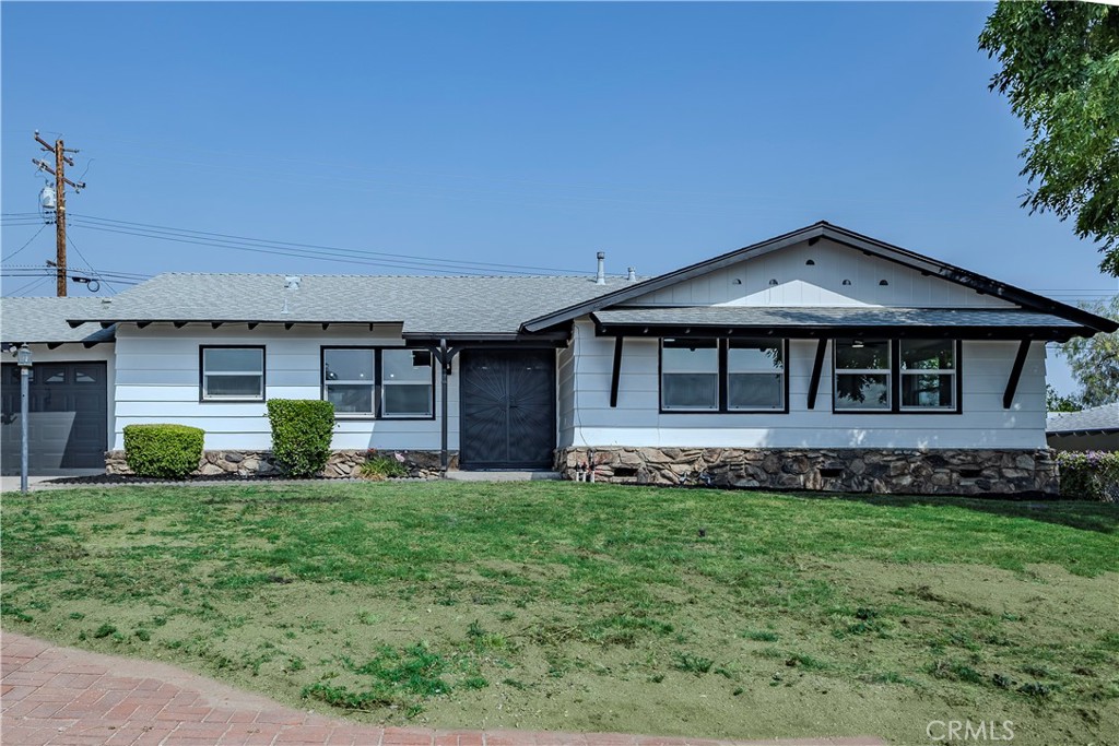 5541 Edgemont Property Photo 3