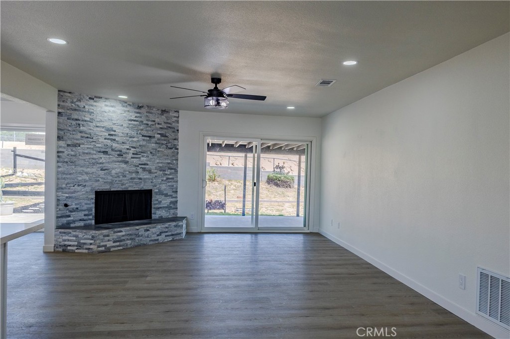 5541 Edgemont Property Photo 7