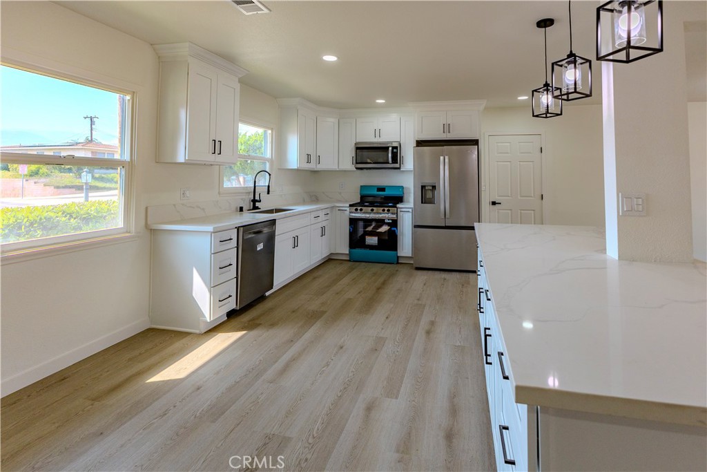 5541 Edgemont Property Photo 9