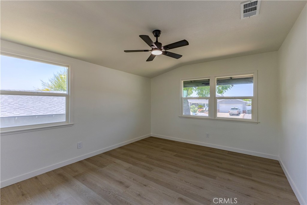 5541 Edgemont Property Photo 17