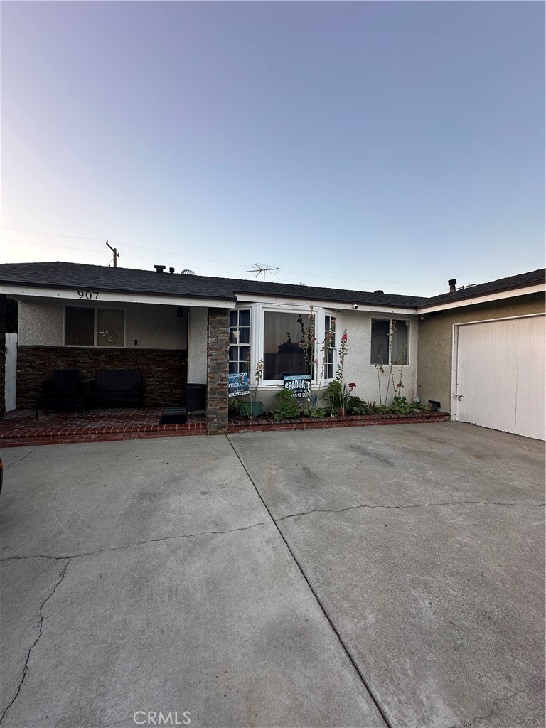 907 E Ghent Street Property Photo 1