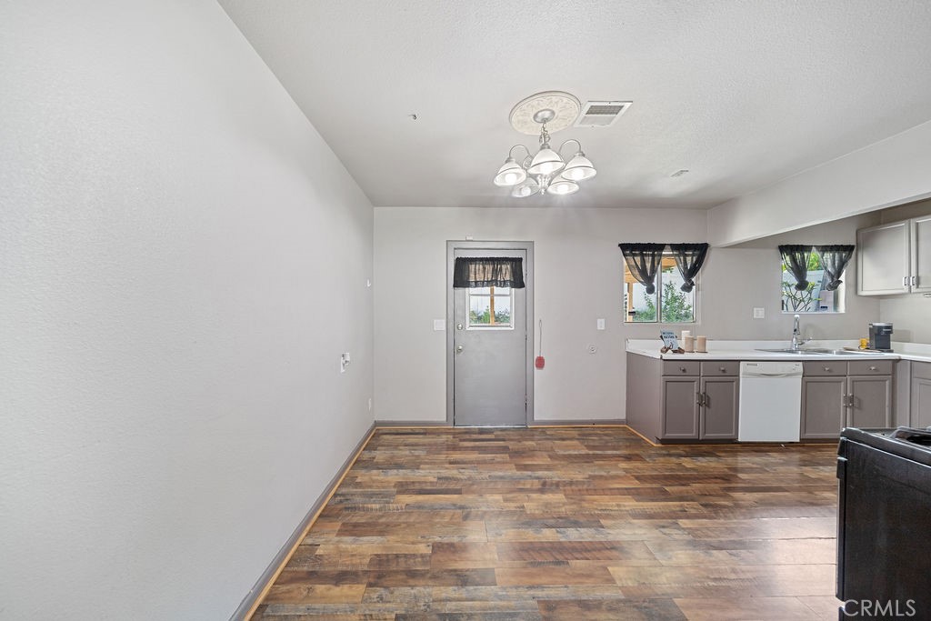 5150 N Berkeley Avenue Property Photo 9
