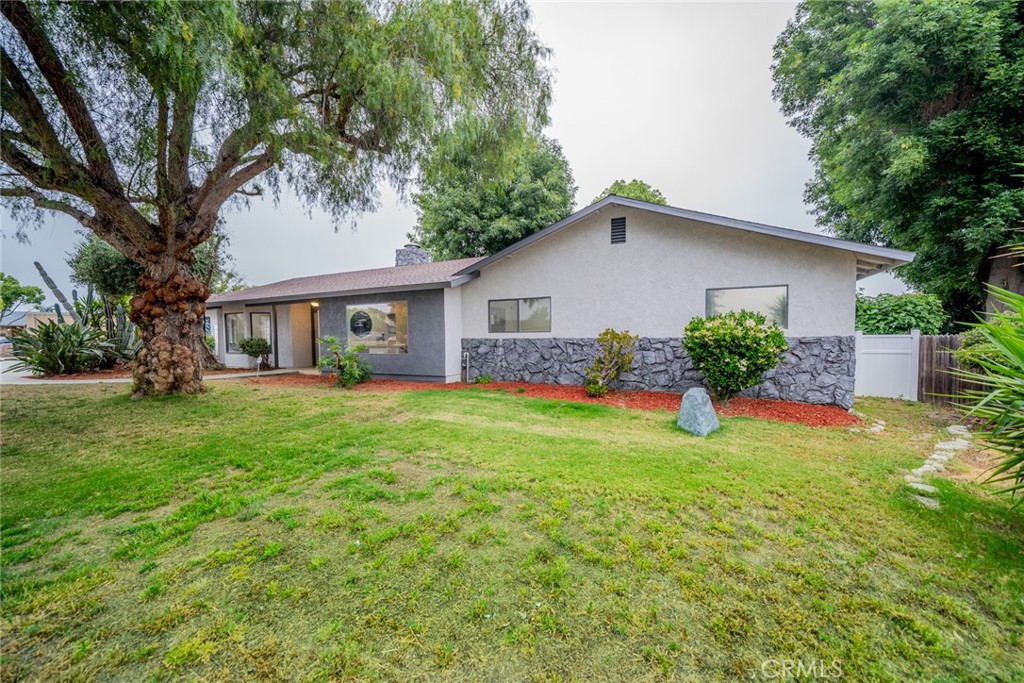 6367 Willow Avenue Property Photo 2