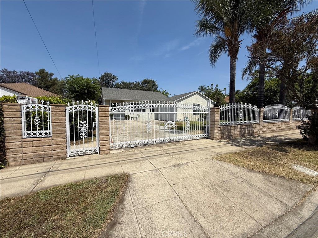 14047 Pierce Street Property Photo 1
