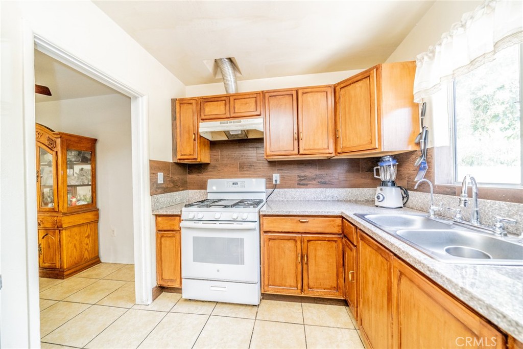 17835 Miller Ave Property Photo 14