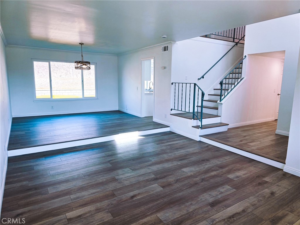 10672 Finch Avenue Property Photo 3