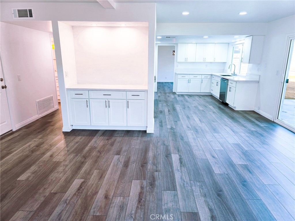 10672 Finch Avenue Property Photo 9