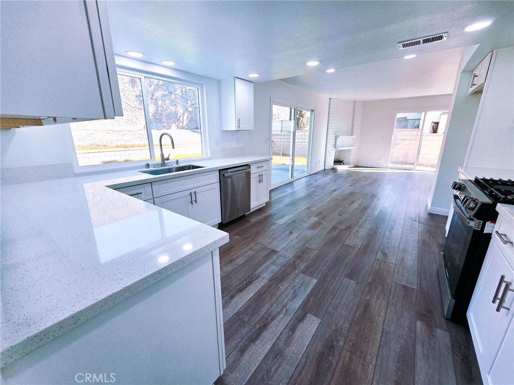 10672 Finch Avenue Property Photo 10