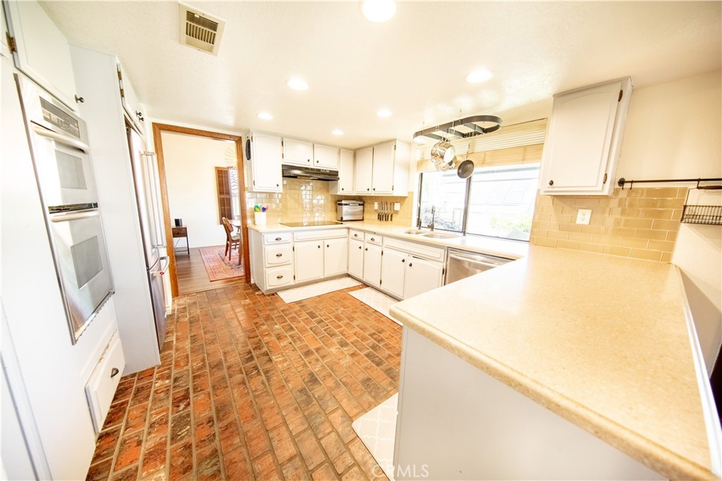 13685 Hidden Valley Road Property Photo 8
