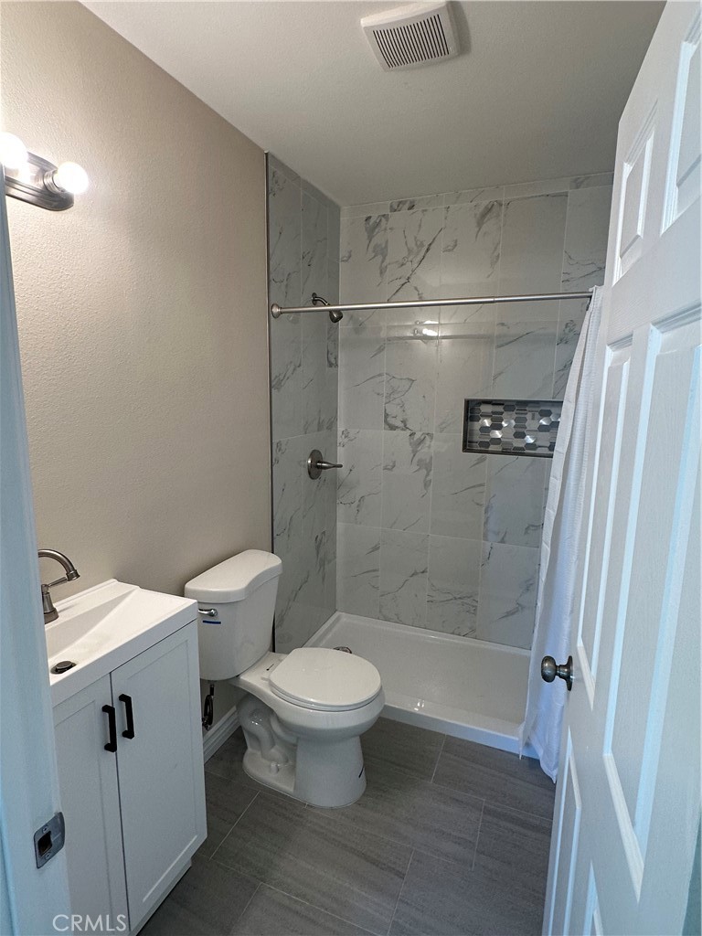 841 W 17th Street Property Photo 4