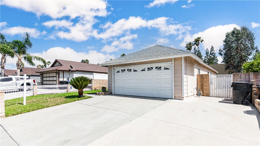 14053 Bluewood Drive Property Photo 2