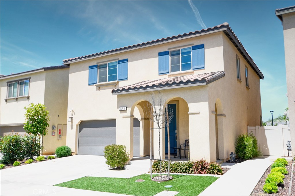 885 Latitude Property Photo 2