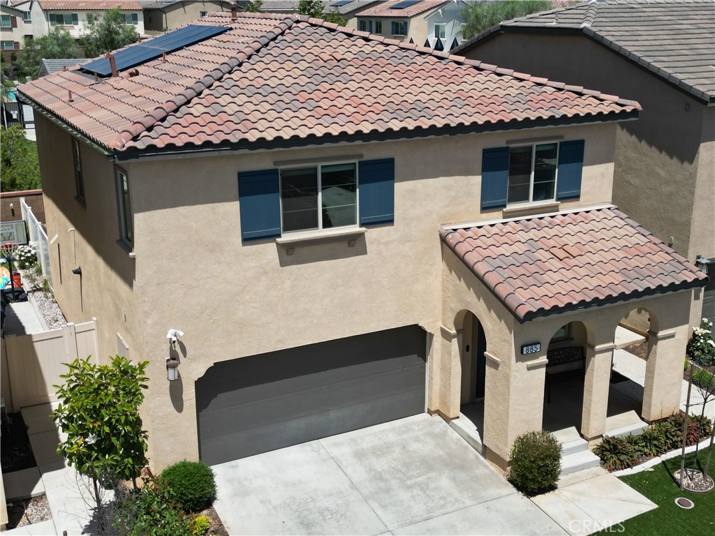 885 Latitude Property Photo 3