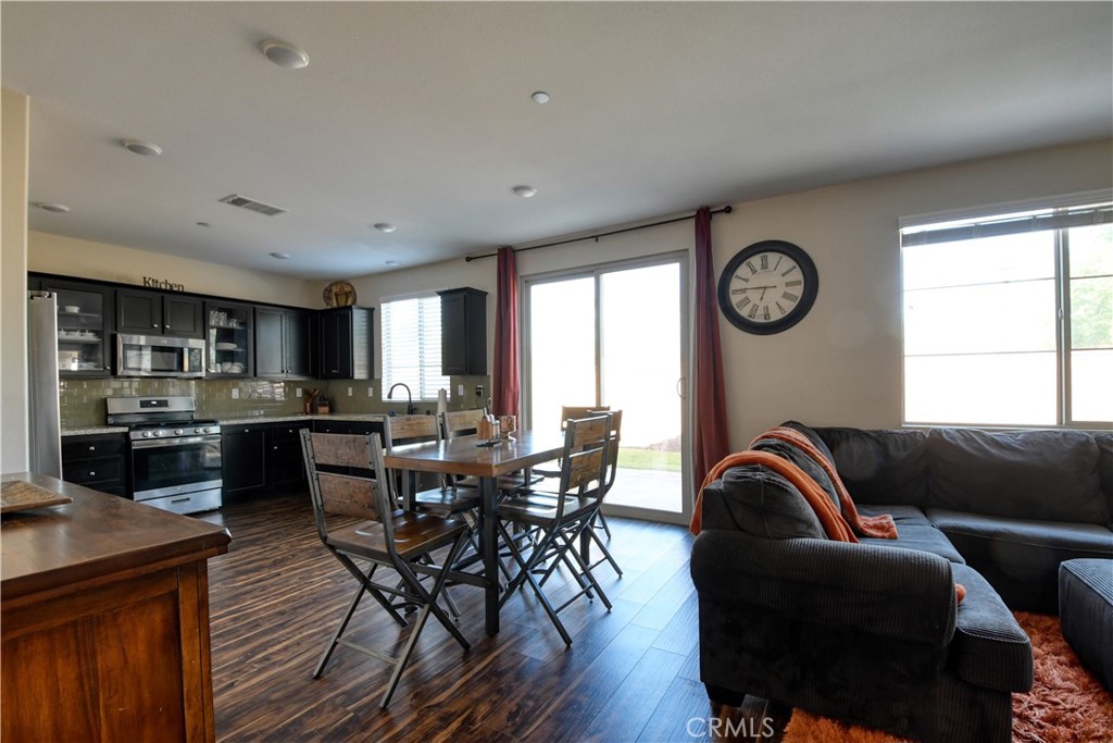 885 Latitude Property Photo 5