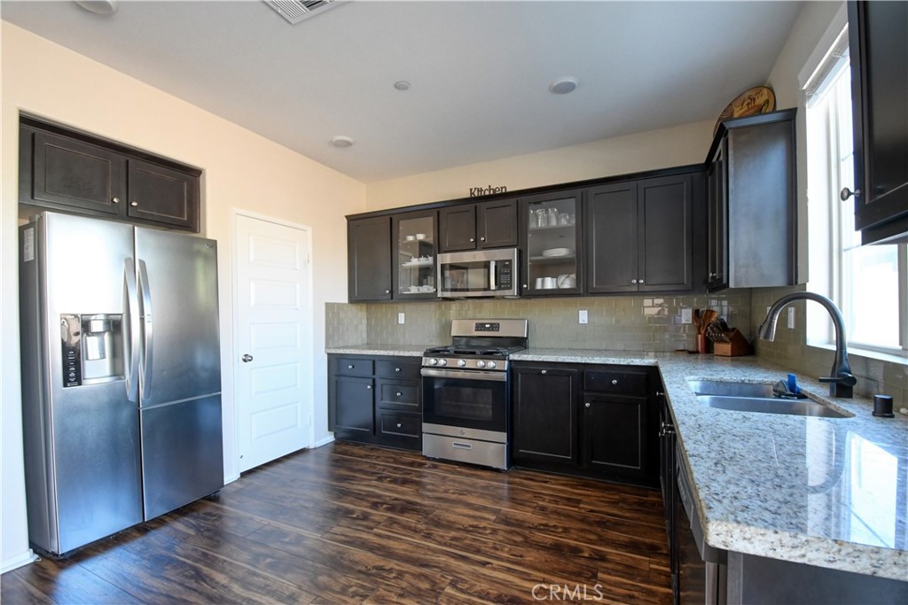 885 Latitude Property Photo 6