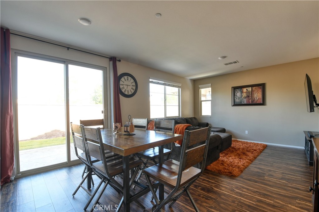 885 Latitude Property Photo 8