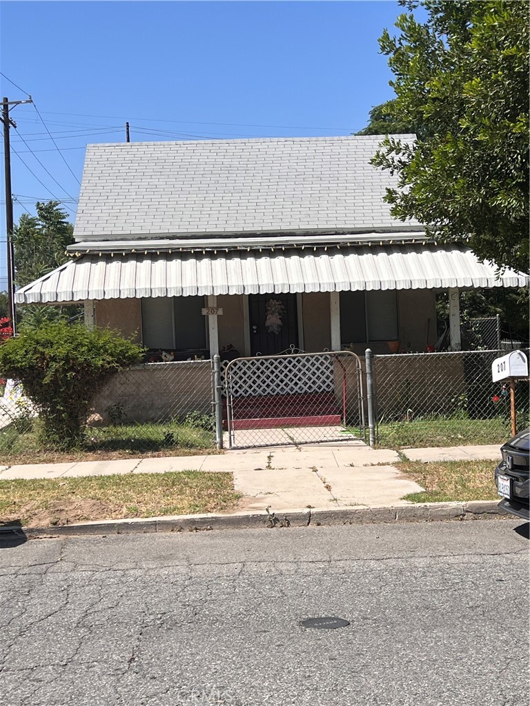 207 E O Street Property Photo 1