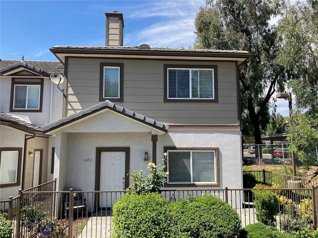 1555 601 Orange Avenue Property Photo 1