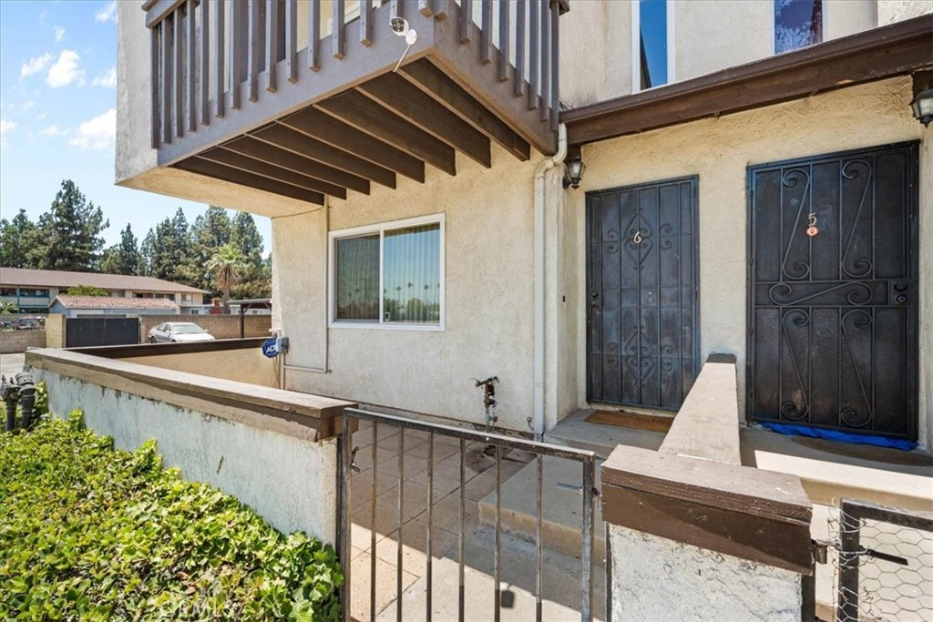 9100 Acacia Avenue 6 Property Photo 3