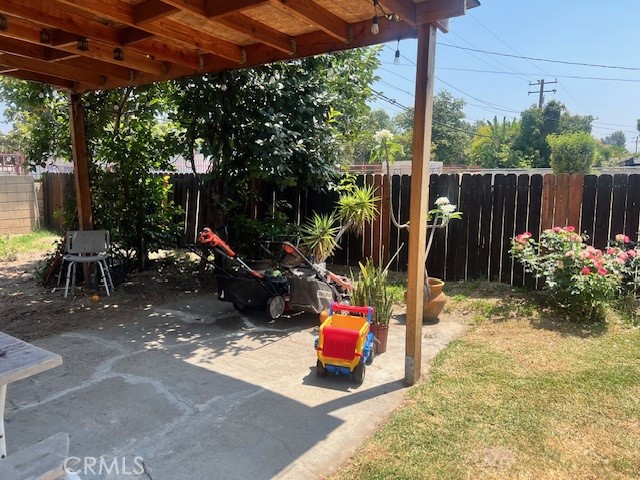 1550 W 21st Street Property Photo 11